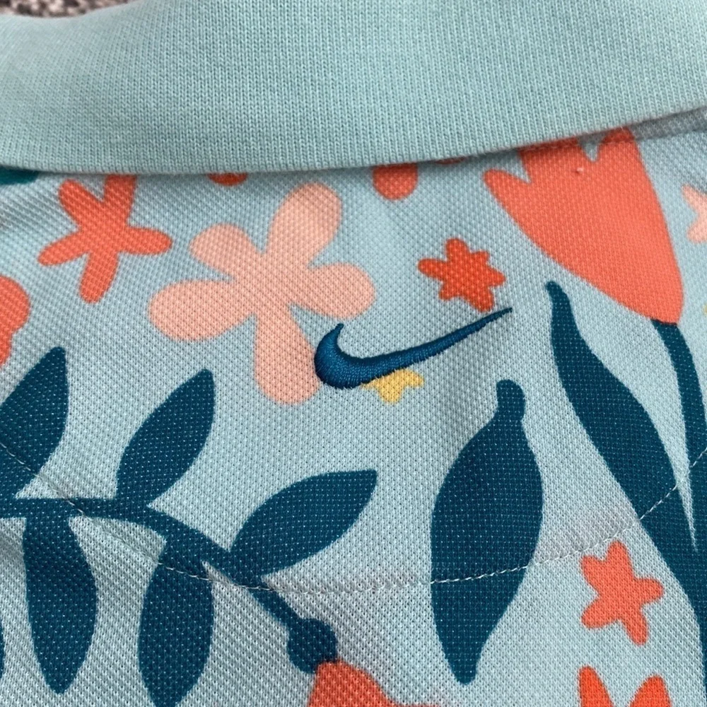Nike Polo Dri-Fit Women's Printed Cropped Golf Polo in Floral Print